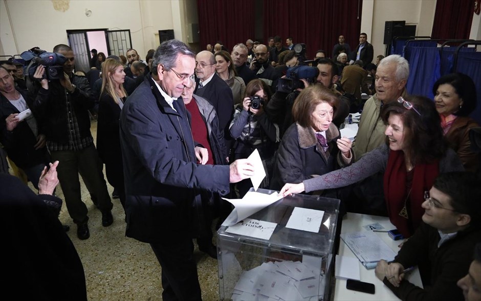 Εκλογές Νέα Δημοκρατία - Ν.Δ. «Η Ν.Δ. πάλεψε, δικαιώθηκε, κράτησε» δήλωσε ο πρώην πρωθυπουργός, Αντώνης Σαμαράς, κατά την άσκηση του εκλογικού του δικαιώματος. «Από αύριο, η παράταξη πρέπει να πάρει στα χέρια της όλη την Ελλάδα» κατέληξε ο κ. Σαμαράς.