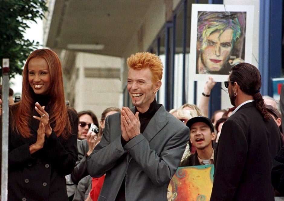 Ντέιβιντ Μπάουι. Ο Ντέιβιντ Μπάουι με τη σύζυγό του Ιμάν, στο Hollywood Walk of Fame, 12 Φεβρουαρίου 1997.