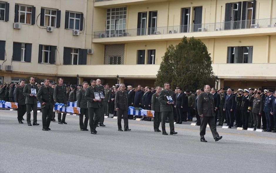 Παρουσία πολιτικής και στρατιωτικής ηγεσίας του ΥΠΕΘΑ στην τελετή παραλαβής λειψάνων αγνοούμενων του Κυπριακού αγώνα. 