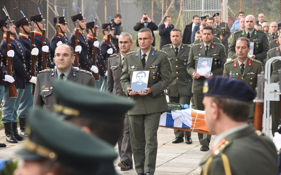 Παρουσία πολιτικής και στρατιωτικής ηγεσίας του ΥΠΕΘΑ στην τελετή παραλαβής λειψάνων αγνοούμενων του Κυπριακού αγώνα. 