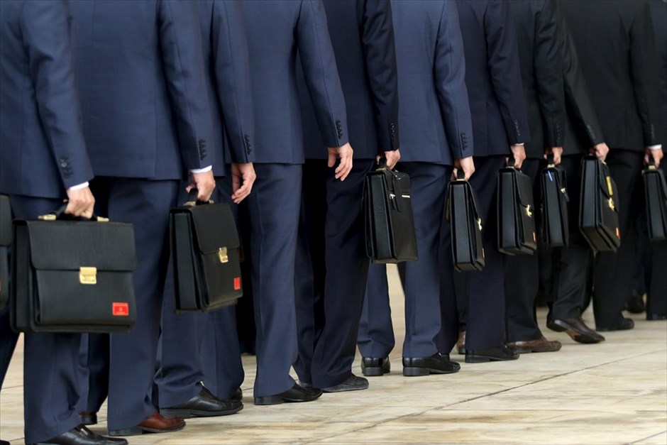 Συνέδριο του Κομμουνιστικού Κόμματος του Βιετνάμ . Κόσμος περιμένει να παρακολουθήσει την τελετή έναρξης του 12ου Συνεδρίου του Κομμουνιστικού Κόμματος του Βιετνάμ, στο Ανόι.
