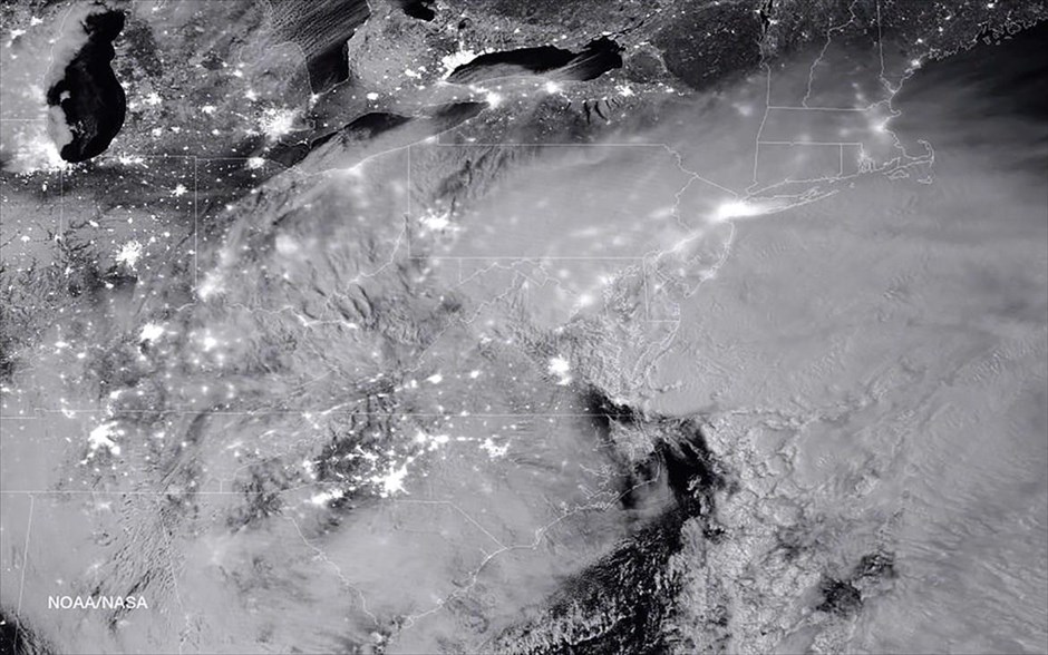 ΗΠΑ - Χιονοθύελλα - χιόνι . Δορυφορική εικόνα της χιονοθύελλας που επηρεάζει τις ανατολικές ακτές των ΗΠΑ, από το NOAA.
