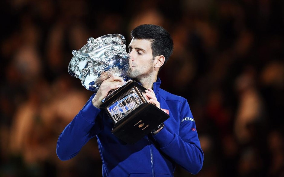 Θρίαμβος Τζόκοβιτς στο Australian Open. Ο Τζόκοβιτς είναι μακράν ο κορυφαίος του πλανήτη στο τένις τα τελευταία δύο χρόνια και το απέδειξε και στη Μελβούρνη, όπου κατάκτησε τον έκτο τίτλο στο Australian Open και συνολικά 11ο της καριέρας του σε τουρνουά Grand Slam νικώντας στον τελικό τον Άντι Μάρεϊ με 3-0, σε κάτι λιγότερο από τρεις ώρες.