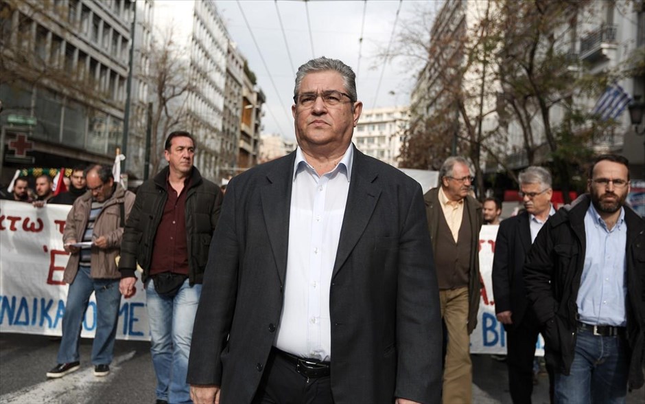 Πορεία ΠΑΜΕ - Κουτσούμπας . Ο γ.γ. της Κ.Ε. του ΚΚΕ, Δημήτρης Κουτσούμπας στην κεφαλή της πορείας του ΠΑΜΕ προς τη Βουλή.