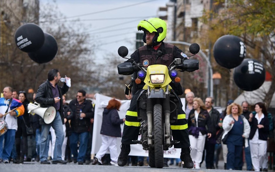 Πορεία - Απεργία - Γιατροί - νοσηλευτές . Η Πανελλήνια Ομοσπονδία Εργαζομένων Δημόσιων Νοσοκομείων συμμετέχει στις κινητοποιήσεις κατά του ασφαλιστικού. 