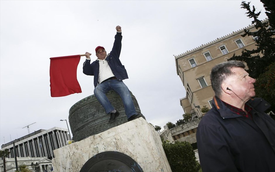 Πορεία - απεργία - ασφαλιστικό . 