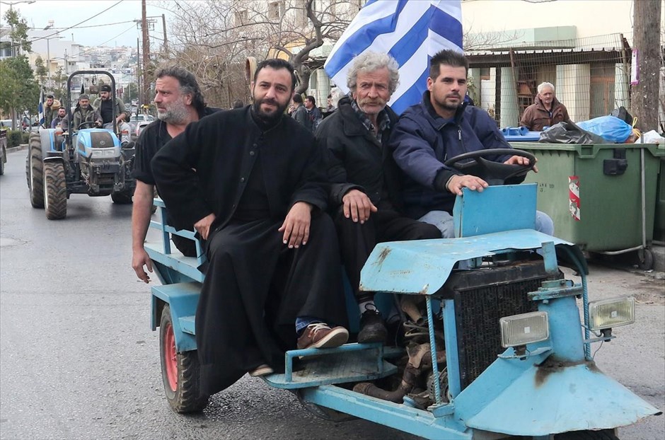 Στιγμιότυπο από τις απεργιακές κινητοποιήσεις στην Κρήτη. Στιγμιότυπο από τις απεργιακές κινητοποιήσεις στο Ηράκλειο Κρήτης. Δυναμικές κινητοποιήσεις στο Ηράκλειο, οι κεντρικοί δρόμοι του οποίου πλημμύρισαν από απεργούς διαμαρτυρόμενους για το ασφαλιστικό νομοσχέδιο που προωθεί η κυβέρνηση.