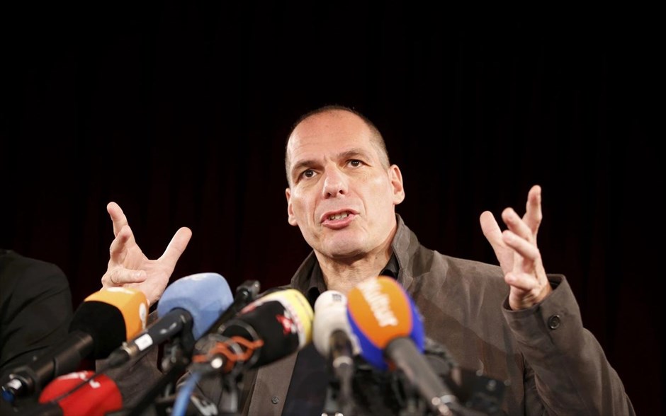 Παρουσίαση του DiEM 25 από τον Γιάνη Βαρουφάκη . Ο πρώην υπουργός Οικονομικών Γιάνης Βαρουφάκης μιλά κατά τη διάρκεια συνέντευξης Τύπου για την παρουσίαση του νέου κινήματος, DiEM 25 (Κίνηση για τη Δημοκρατία στην Ευρώπη 2025), στο Βερολίνο.