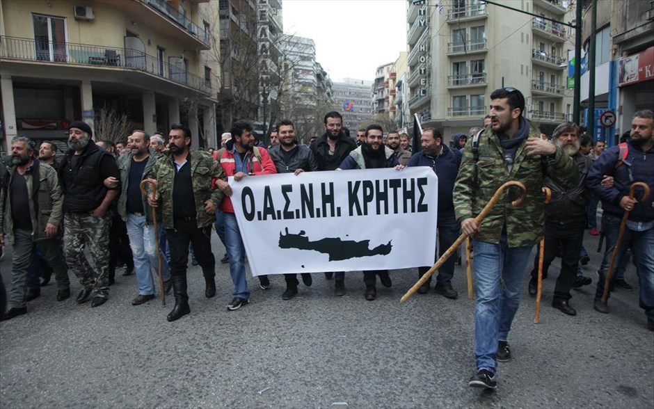Αγρότες - Διαμαρτυρία αγροτών Κρήτης στο υπουργείο Αγροτικής Ανάπτυξης. 
