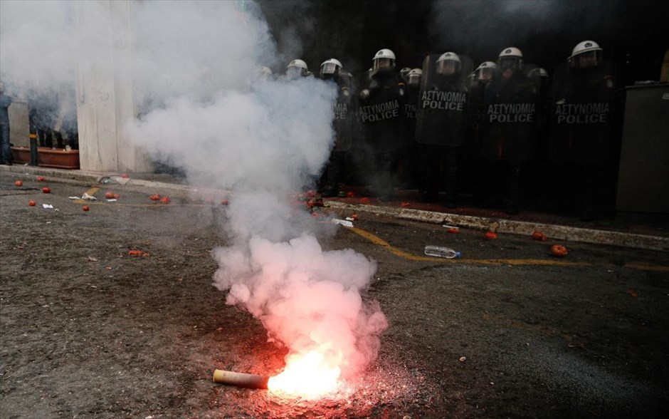 Αγρότες - Διαμαρτυρία αγροτών Κρήτης στο υπουργείο Αγροτικής Ανάπτυξης. Ένταση στο υπουργείο Αγροτικής Ανάπτυξης.