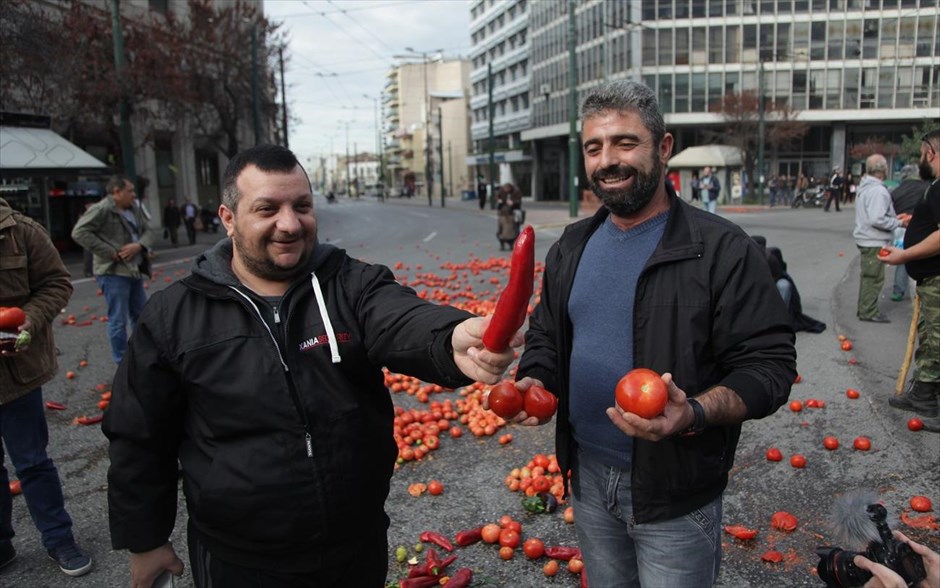 Αγρότες - Διαμαρτυρία αγροτών Κρήτης στο υπουργείο Αγροτικής Ανάπτυξης. 