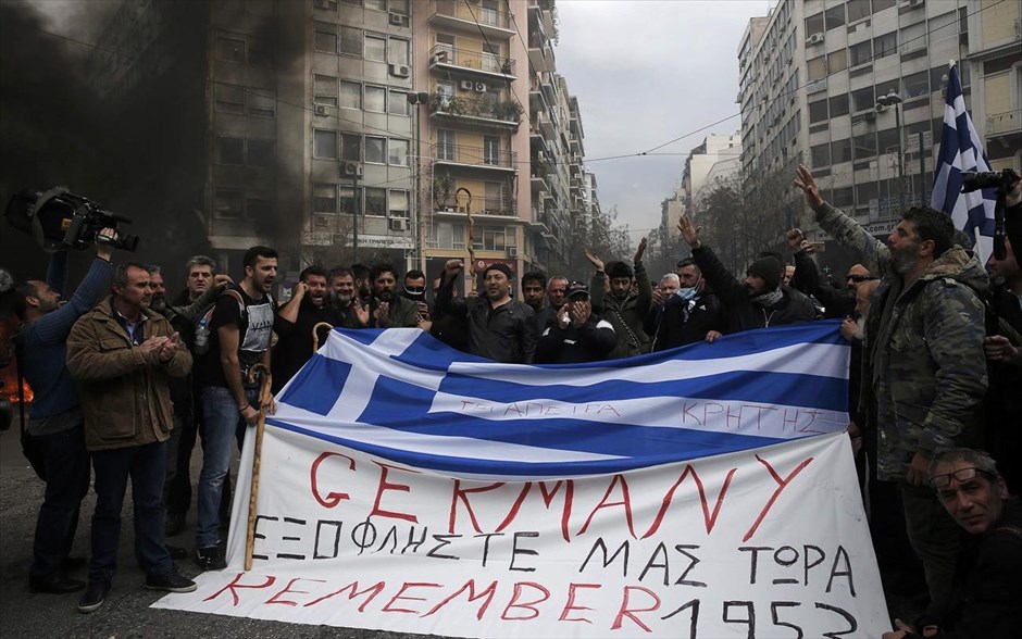 Αγρότες - Διαμαρτυρία αγροτών Κρήτης στο υπουργείο Αγροτικής Ανάπτυξης - ένταση. 