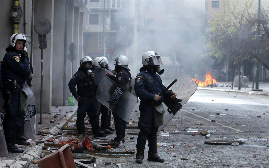 Αγρότες - Διαμαρτυρία αγροτών Κρήτης στο υπουργείο Αγροτικής Ανάπτυξης - ένταση. 