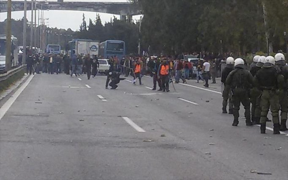 Αγρότες - Επεισόδια στο Δαφνί. Επεισόδια μεταξύ αγροτών και αστυνομικών των ΜΑΤ στο Δαφνί.
