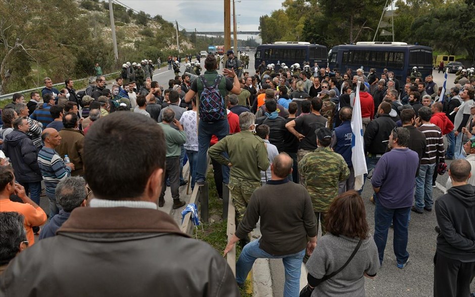Αγρότες - Ένταση στο Χαϊδάρι - Δαφνί. Στιγμιότυπο από το Χαϊδάρι.