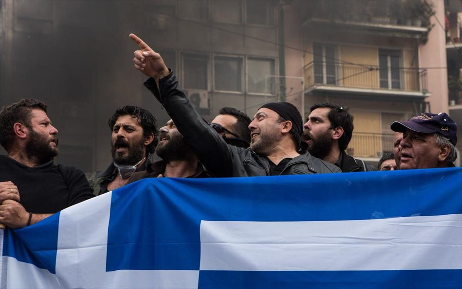 Αγρότες - Διαμαρτυρία αγροτών Κρήτης στο υπουργείο Αγροτικής Ανάπτυξης - ένταση. 