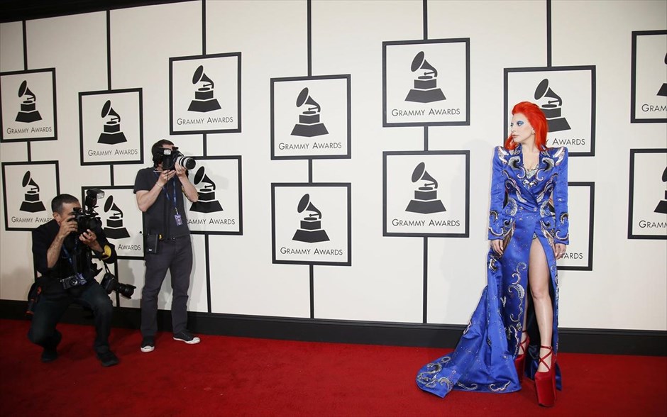 Βραβεία Grammy - Lady Gaga. Η εκκεντρική τραγουδίστρια Lady Gaga στο κόκκινο χαλί των μουσικών βραβείων Grammy.