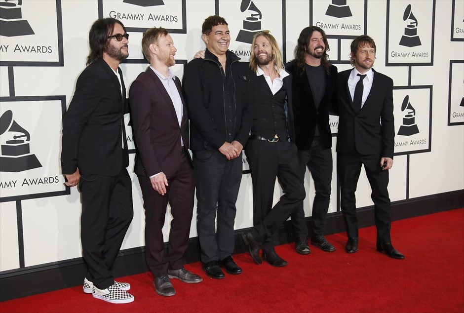 Βραβεία Grammy - Foo Fighters . Τα μέλη του συγκροτήματος The Foo Fighters στην 58η τελετή απονομής των μουσικών βραβείων Grammy.