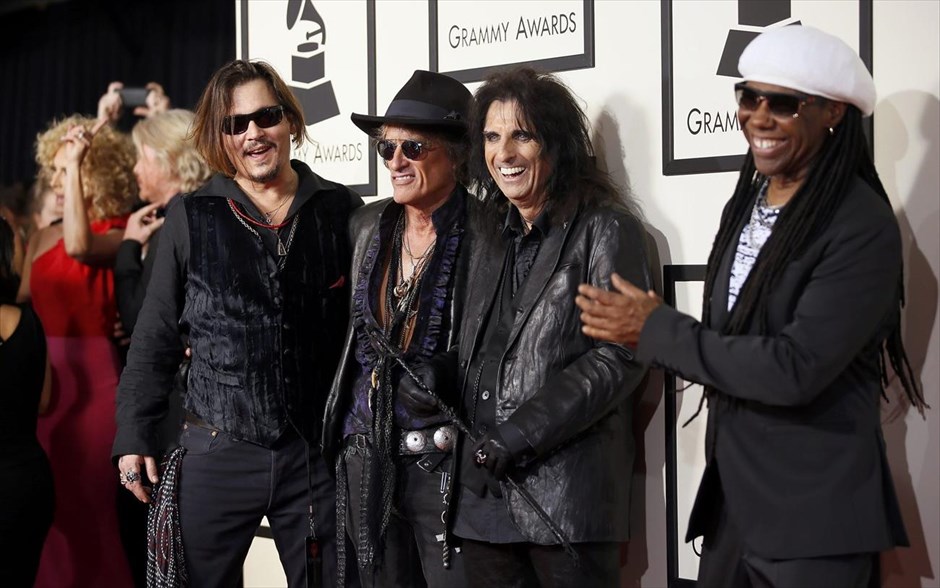 Βραβεία Grammy - Johnny Depp, Joe Perry, Alice Cooper and Nile Rogers . Οι Hollywood Vampires (από αριστερά προς δεξιά) Τζόνι Ντεπ, Τζο Πέρι και Άλις Κούπερ με το Νιλ Ρότζερς κατά την άφιξή τους στην 58η τελετή απονομής των βραβείων Grammy.