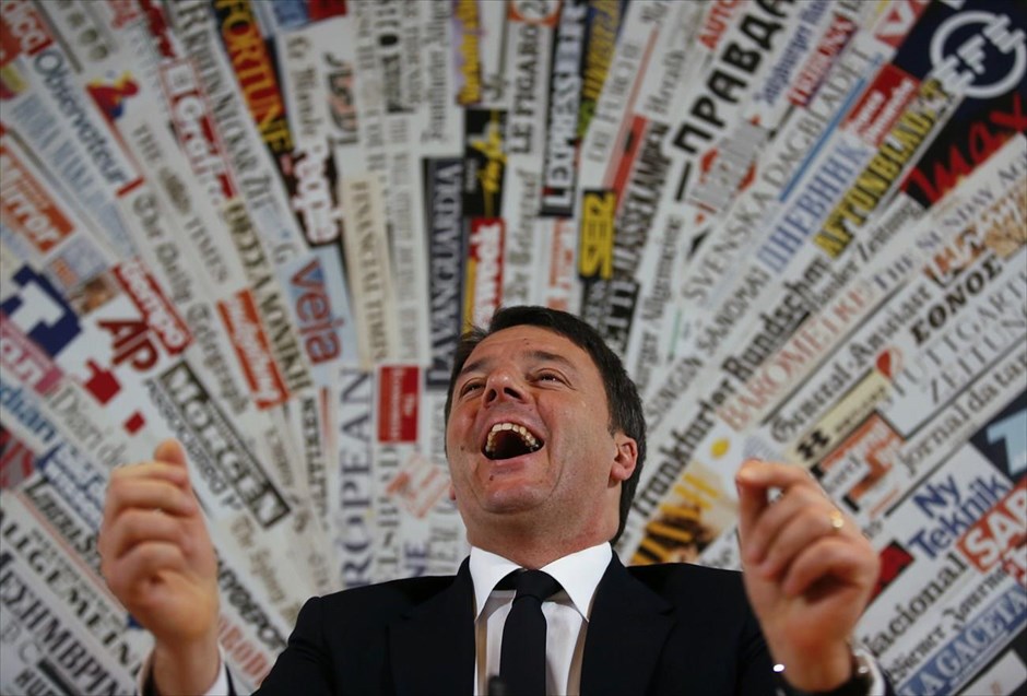 Συνέντευξη Τύπου του… ευδιάθετου Ματέο Ρέντσι . «Θα κάνω ό,τι μου είναι δυνατόν για να τον βοηθήσω (σ.σ. τον Αλέξη Τσίπρα). Κατά την τεταμένη σύνοδο του Ιουλίου εμείς ταχθήκαμε με την Ελλάδα, με την Ευρώπη, διότι χωρίς τη χώρα σας, η Ευρώπη θα έχανε μια ανεκτίμητης αξίας κληρονομιά» δήλωσε σε συνέντευξη Τύπου στη Ρώμη, ο&nbsp;εμφανώς ευδιάθετος Ιταλός πρωθυπουργός, Ματέο Ρέντσι. Πρότεινε μάλιστα στον Έλληνα ομόλογό του να&nbsp;ενταχθεί στο Ευρωπαϊκό Σοσιαλιστικό Κόμμα. «Θεωρώ ότι θα ήταν προς όφελος του Ευρωπαϊκού Σοσιαλιστικού Κόμματος αλλά και του ίδιου», ανέφερε συγκεκριμένα&nbsp;ο κ. Ρέντσι.