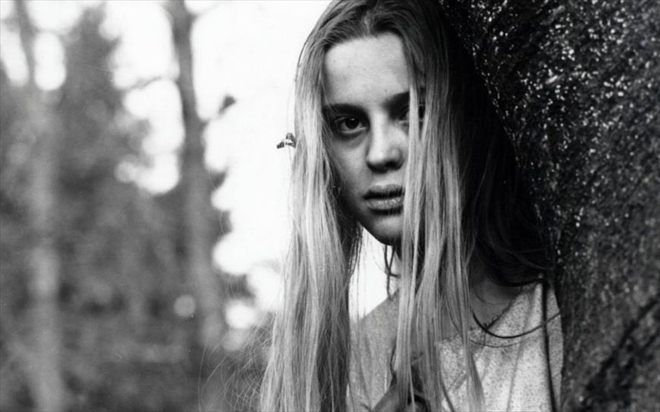 «Marketa Lazarová». «Marketa Lazarová»: Έχοντας χαρακτηριστεί η καλύτερη τσέχικη ταινία όλων των εποχών, το ιστορικό αισθηματικό δράμα του 1967, σε σκηνοθεσία του Φράντισεκ Βλάτσιλ, εκτυλίσσεται στον Μεσαίωνα του 13ου αιώνα. Ένας τυραννικός πατέρας, που αναγκάζει τους δύο του γιους να ληστεύουν τους περαστικούς, έρχεται αντιμέτωπος με την οργή του βασιλιά. Προκειμένου να τον αντιμετωπίσει, ψάχνει συμμάχους. Όταν ο γείτονάς του αρνείται να τον βοηθήσει, απαγάγει την κόρη του, για να τον εκβιάσει.