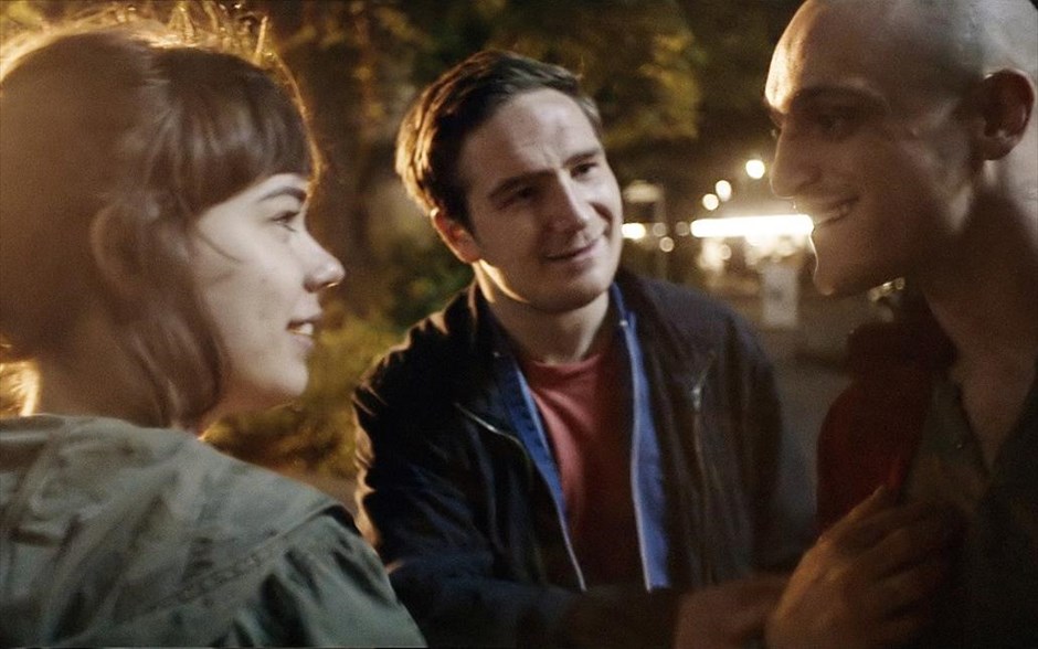 «Victoria». Στο αστυνομικό θρίλερ του Σεμπάστιαν Σκίπερ, «Victoria», μια κοπέλα από τη Μαδρίτη γνωρίζει τέσσερις άντρες έξω από ένα νυχτερινό κλαμπ στο Βερολίνο, οι οποίοι υπόσχονται να της δείξουν την αληθινή διασκέδαση της πόλης.