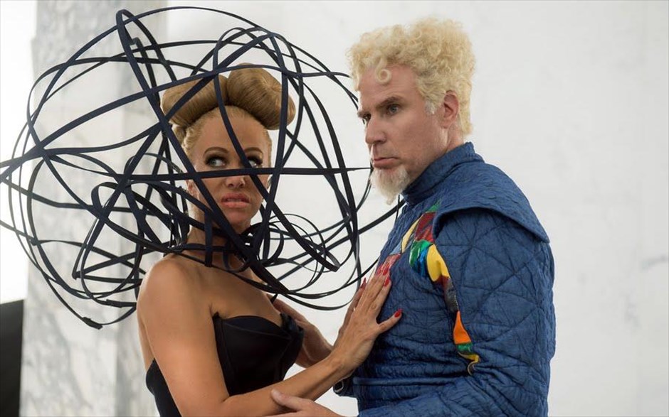 «Zoolander 2». «Zoolander 2»: Ο Μπεν Στίλερ σκηνοθετεί και πρωταγωνιστεί στη συνέχεια της κωμωδίας, που σύστησε στο κοινό τα μοντέλα Ντέρεκ και Χάνσελ, που 15 χρόνια μετά την απρόσμενη καταστροφή που τους ανάγκασε να ζήσουν απομονωμένοι, επιστρέφουν στη δουλειά τους. Εκεί, γνωρίζουν τους παράξενους και εκκεντρικούς σχεδιαστές της νέας αυτοκρατορίας της μόδας και αντιλαμβάνονται πως αυτός ο κόσμος δεν είναι πια, όπως τον γνώριζαν.