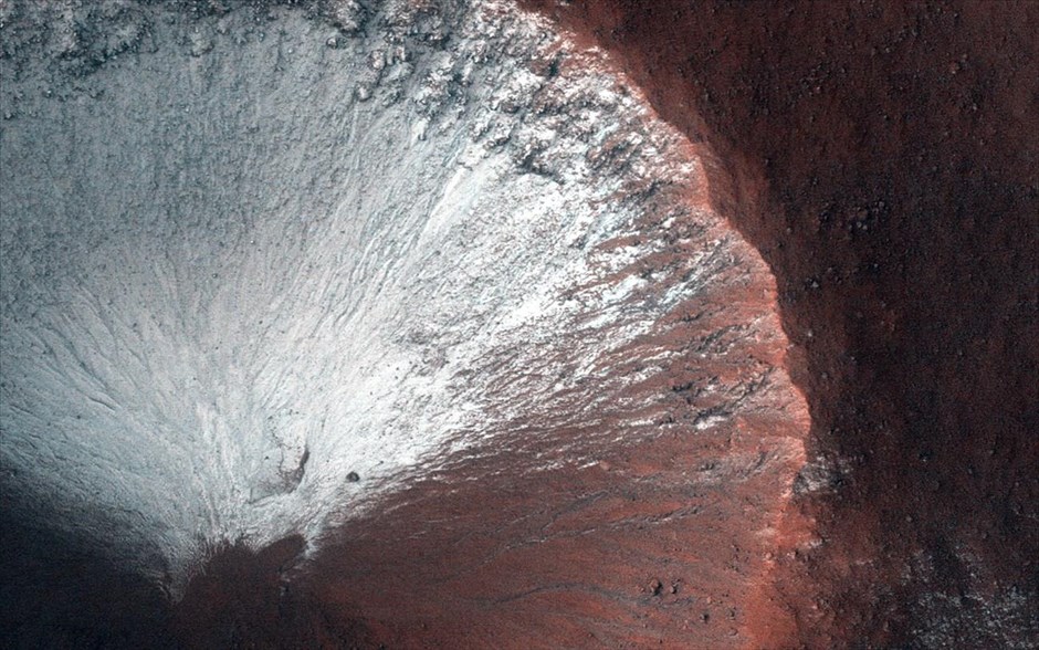 Mars Reconnaissance Orbiter: 10 χρόνια σε τροχιά γύρω από τον Άρη. Κρατήρας στο νότιο ημισφαίριο του Άρη.