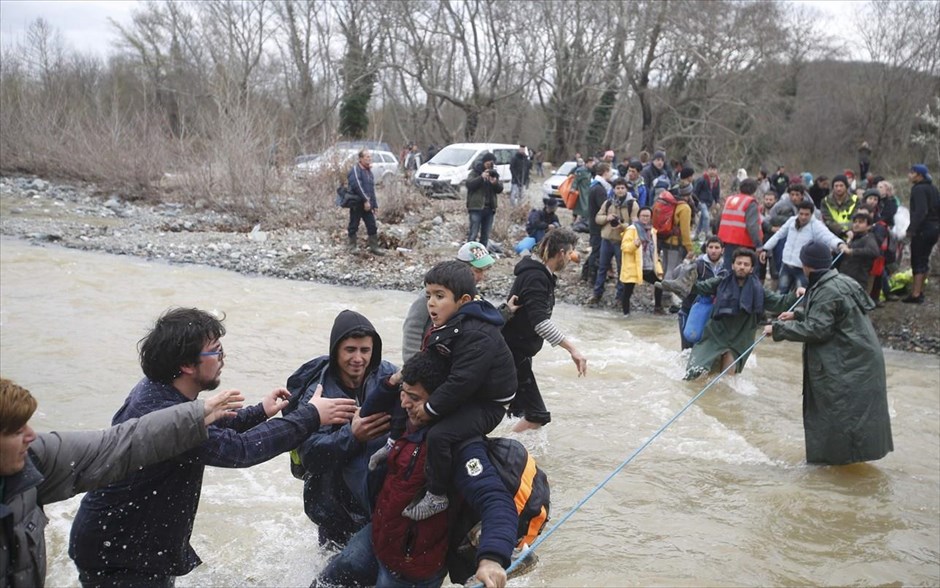 Μετανάστες - Πρόσφυγες - Ειδομένη - Επιχείρηση εισχώρησης στην ΠΓΔΜ. 