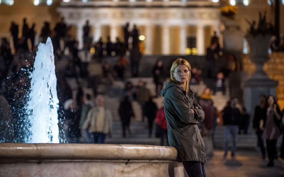 «Μια ανάσα». Η ταινία «Μια ανάσα»,  ξετυλίγει την περιπέτεια μιας κοπέλας, η οποία, εν μέσω οικονομικής κρίσης, μεταναστεύει στη Γερμανία, αφήνοντας πίσω τον σύντροφό της. Εκεί, πιάνει δουλειά ως παιδαγωγός ενός μικρού κοριτσιού. Όμως, μια μέρα, ενώ είναι υπό την επίβλεψή της, το μωρό εξαφανίζεται.