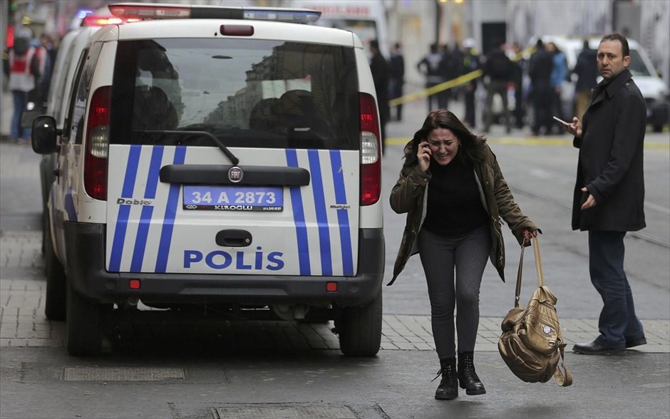 Έκρηξη στο κέντρο της Κωνσταντινούπολης . Τέσσερα άτομα σκοτώθηκαν και τουλάχιστον άλλα 36 τραυματίστηκαν από&nbsp;έκρηξη που σημειώθηκε στον μεγάλο εμπορικό πεζόδρομο της Ιστικλάλ, στο κέντρο της Κωνσταντινούπολης. Η έκρηξη σύμφωνα με τουρκικά τηλεοπτικά δίκτυα οφείλεται σε επίθεση καμικάζι. Μεταξύ των νεκρών είναι και&nbsp;ο&nbsp;δράστης της επίθεσης.