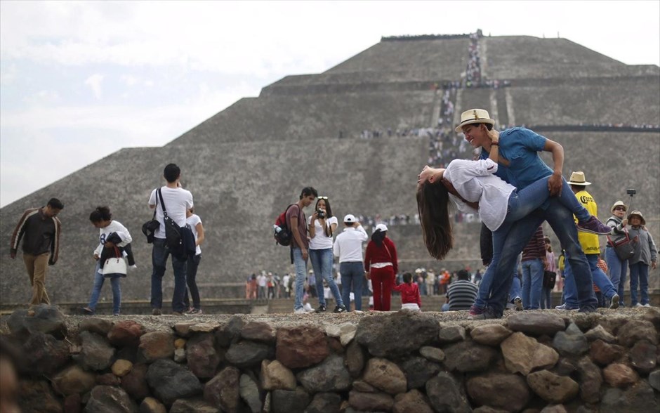Μεξικό: Γιορτάζοντας την εαρινή ισημερία στην Πυραμίδα του Ήλιου. 