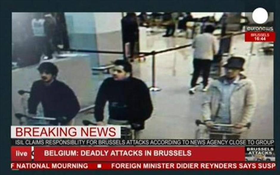 Twitter - ύποπτοι για τις βομβιστικές επιθέσεις στις Βρυξέλλες. Οι ύποπτοι για τις βομβιστικές επιθέσεις στις Βρυξέλλες όπως τους κατέγραψε κάμερα του αεροδρομίου.