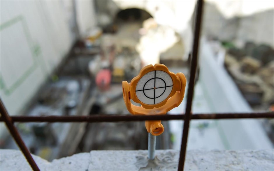 Οδοιπορικό σε τρεις υπό κατασκευή σταθμούς του μετρό 12. 