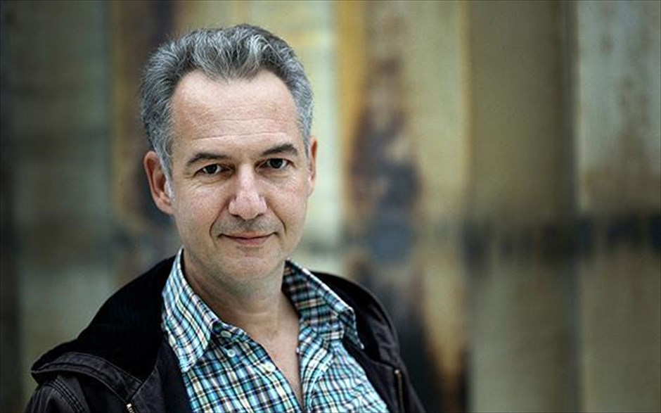 «Επόμενος σταθμός: Ουτοπία». «Επόμενος σταθμός: Ουτοπία»: Αποτελώντας ένα μοναδικό ντοκουμέντο της ταραγμένης εποχής μας, το ντοκιμαντέρ του Απόστολου Καρακάση ξετυλίγει το νήμα ενός περιπετειώδους εγχειρήματος, που βρίσκεται ακόμη σε εξέλιξη. Η ιστορία ξεκίνησε, όταν το εργοστάσιο κατασκευής υλικών οικοδομής της ΒΙΟ.ΜΕ., στη Θεσσαλονίκη, έκλεισε το 2012, και ορισμένοι από τους εργάτες του αποφάσισαν να το καταλάβουν και να το λειτουργήσουν μόνοι τους με τις αρχές της άμεσης δημοκρατίας.