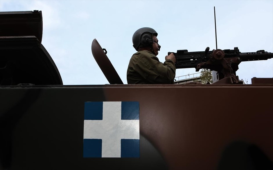 Στρατιωτική παρέλαση- εθνική επέτειος - 25η Μαρτίου. 