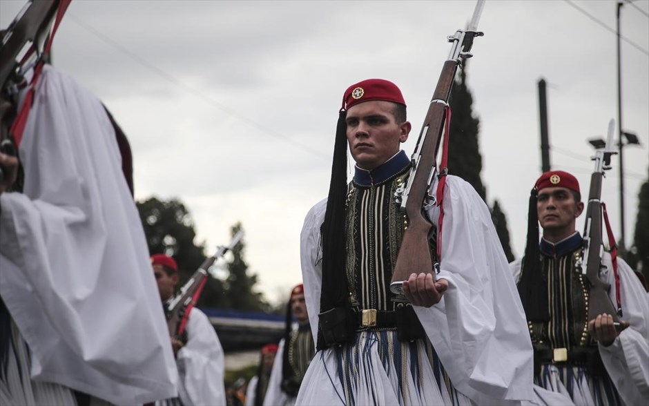 Στρατιωτική παρέλαση- εθνική επέτειος - 25η Μαρτίου. 