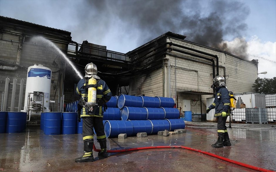 Πυρκαγιά σε βιομηχανία χρωμάτων στον Ασπρόπυργο. 