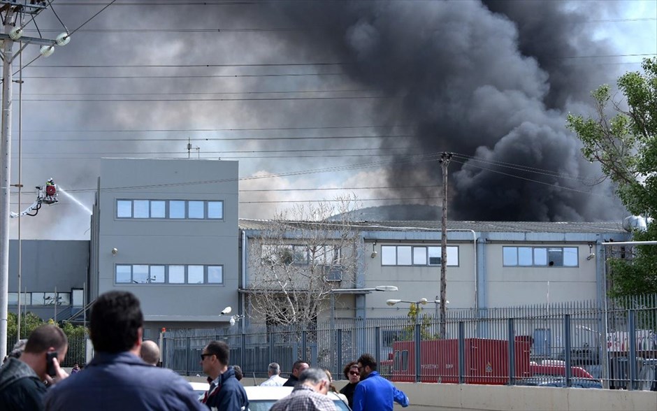 Πυρκαγιά σε βιομηχανία χρωμάτων στον Ασπρόπυργο. 