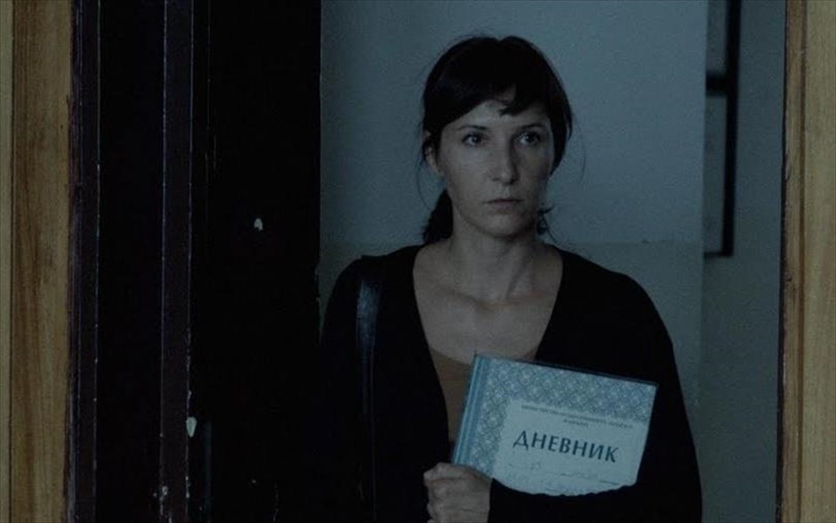 «Το μάθημα». Η ταινία, «Το μάθημα», εκτυλίσσεται σε μία μικρή πόλη της Βουλγαρίας, όπου μια νεαρή καθηγήτρια ψάχνει τον κλέφτη στην τάξη της, για να του δώσει ένα μάθημα για το σωστό και το λάθος. Όταν θα πνιγεί στα χρέη και θα απειληθεί ακόμα και η ζωή του παιδιού της, θα τηρήσει αυτό που η ίδια δίδαξε;