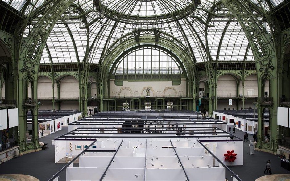 Παρίσι - έκθεση τέχνης. Το Grand Palais φιλοξενεί έργα προερχόμενα από περισσότερες από 150 γκαλερί, στο πλαίσιο του Φεστιβάλ Τέχνης του Παρισιού το οποίο έχει διάρκεια από 30 Μαρτίου έως και 3 Απριλίου.