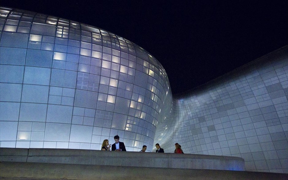 Το έργο της Ζάχα Χαντίντ. Το Dongdaemun Design Plaza στη Σεούλ.