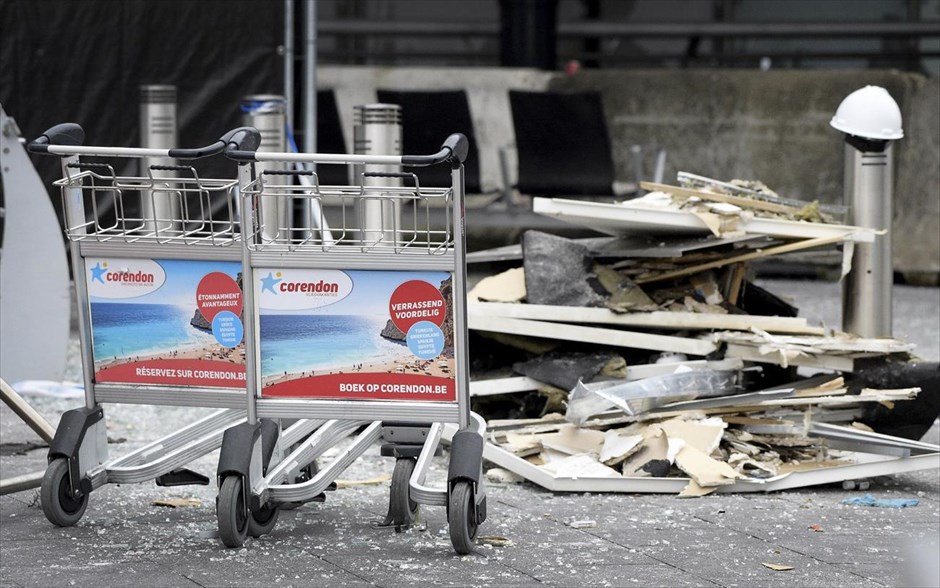 Βρυξέλλες - Το αεροδρόμιο Ζαβεντέμ . Συντρίμμια έξω από το terminal του αεροδρομίου των Βρυξελλών.
