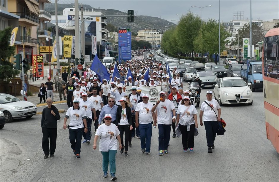 Στο Χαϊδάρι η πορεία «Πάτρα - Αθήνα» κατά της ανεργίας. Στο Δημαρχείο Χαϊδαρίου, έφτασαν γύρω στις 12.30 το μεσημέρι οι οδοιπόροι που συμμετέχουν στη μεγάλη πορεία για την ανεργία, η οποία οργανώθηκε με πρωτοβουλία του Δήμου Πατραίων και ξεκίνησε την προηγούμενη Κυριακή από την Πάτρα.