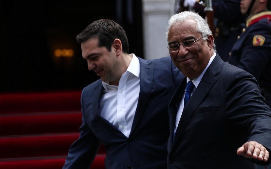 Συνάντηση του Πρωθυπουργού με τον Πορτογάλο ομόλογό του . Κοινή διακήρυξη «ενάντια στη λιτότητα για μια δημοκρατική και προοδευτική Ευρώπη, με κοινωνική δικαιοσύνη και συνοχή» υπέγραψαν ο πρωθυπουργός Αλ. Τσίπρας και ο Πορτογάλος ομόλογός του, Αντόνιο Κόστα, στη διάρκεια της συνάντησής τους στο Μέγαρο Μαξίμου.