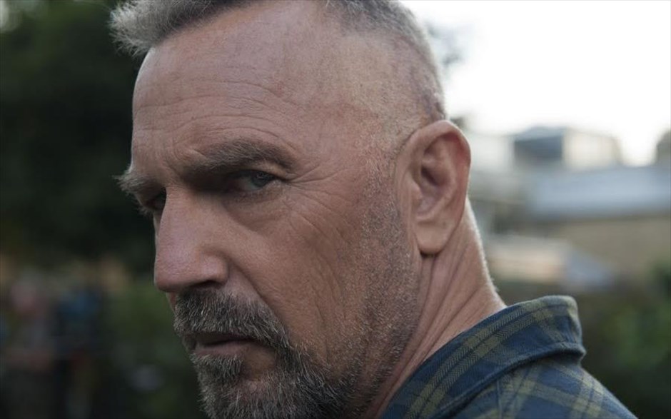 «Criminal». Στο θρίλερ,«Criminal», ένας επικίνδυνος εγκληματίας κρατά στα χέρια του την τύχη της Γης. Όταν ένας πράκτορας της CIA σκοτώνεται μετά την ανακάλυψη εξαιρετικά σημαντικών στοιχείων, ένας εκκεντρικός νευροχειρουργός επιστρατεύεται για μια ανατρεπτική ιατρική επέμβαση άνευ προηγουμένου.