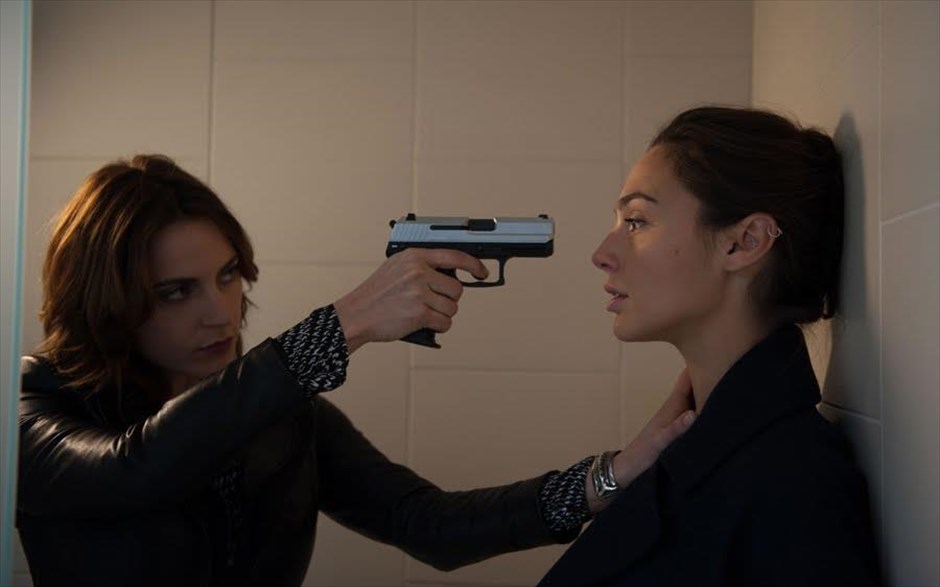 «Criminal». Στο θρίλερ,«Criminal», ένας επικίνδυνος εγκληματίας κρατά στα χέρια του την τύχη της Γης. Όταν ένας πράκτορας της CIA σκοτώνεται μετά την ανακάλυψη εξαιρετικά σημαντικών στοιχείων, ένας εκκεντρικός νευροχειρουργός επιστρατεύεται για μια ανατρεπτική ιατρική επέμβαση άνευ προηγουμένου.