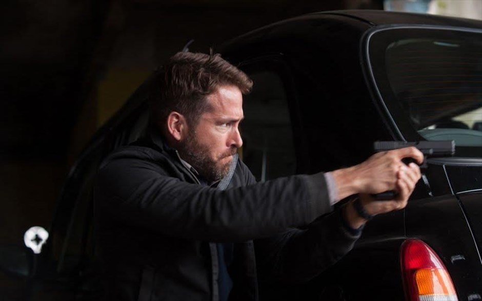 «Criminal». Στο θρίλερ,«Criminal», ένας επικίνδυνος εγκληματίας κρατά στα χέρια του την τύχη της Γης. Όταν ένας πράκτορας της CIA σκοτώνεται μετά την ανακάλυψη εξαιρετικά σημαντικών στοιχείων, ένας εκκεντρικός νευροχειρουργός επιστρατεύεται για μια ανατρεπτική ιατρική επέμβαση άνευ προηγουμένου.