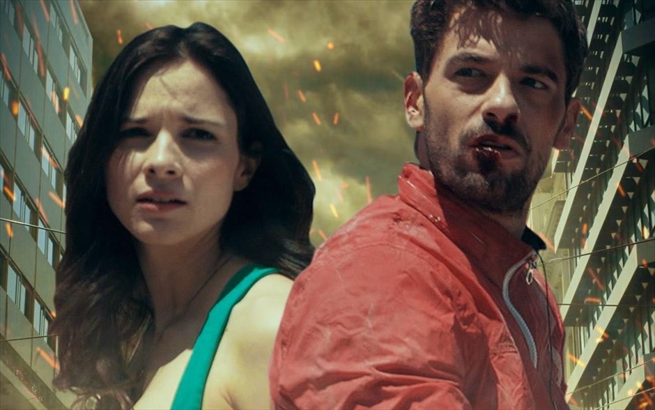 «Short fuse». «Short fuse»:Στο θρίλερ δράσης των Ανδρέα Λαμπρόπουλου και Κώστα Σκύφτα - με τους Αποστόλη Τότσικα, Ευγενία Δημητροπούλου, Τάσο Νούσια, Κωνσταντίνο Μαρκουλάκη, Θοδωρή Αθερίδη και Γιώργο Καραμίχο - ένας 30άχρονος δικηγόρος αναγκάζεται να εργαστεί ως κούριερ. Κατά τη μεταφορά ενός δέματος σε ένα εγκαταλελειμμένο αρχοντικό, δέχεται επίθεση από έναν άγνωστο. Όταν συνέρχεται, βρίσκεται ζωσμένος με εκρηκτικά.