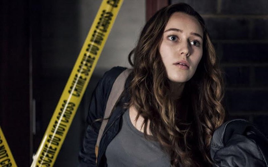 «Friend request». «Friend request»: Όταν μια δημοφιλής φοιτήτρια, που ζει μια συνηθισμένη φοιτητική ζωή, μοιράζοντάς την με τους φίλους της στο Facebook, αποδέχεται ένα αίτημα φιλίας από μια μοναχική κοπέλα στην τάξη της, άθελά της, θέτει σε κίνηση μια τρομακτική κατάρα.